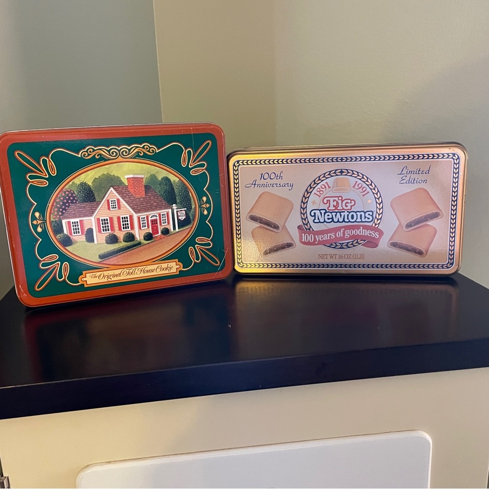Lot of 2 Collectible Cookie Tins Toll House & 100th Anniversary Fig Newton